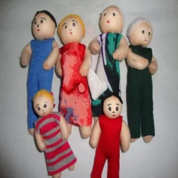 FAMLIA TERAPUTICA COM SETE INTEGRANTES ME GRVIDA E DUAS CRIANAS